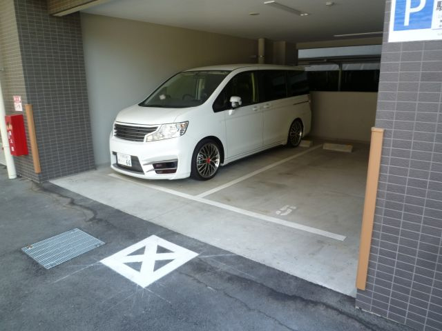 エスリード南堀江レジデンスの駐車場