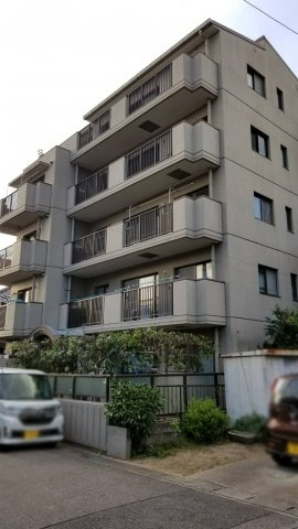 ネオハイツ小牧S棟の外観|東南角部屋で窓がたくさんあり、陽当り良好。
