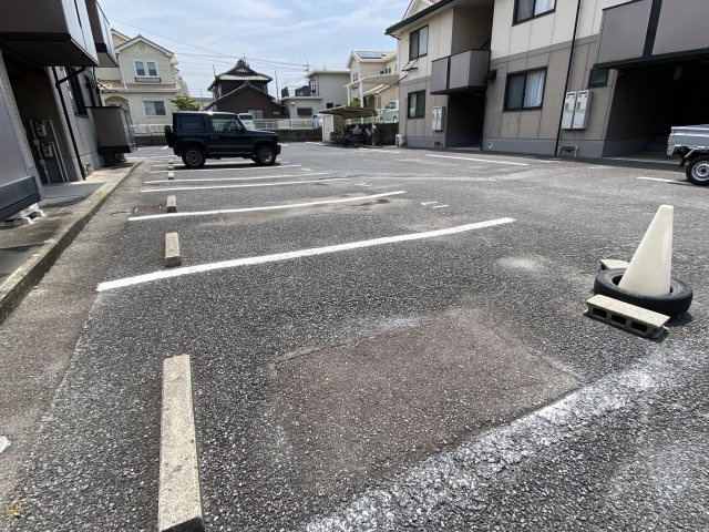 ファミールＫの駐車場