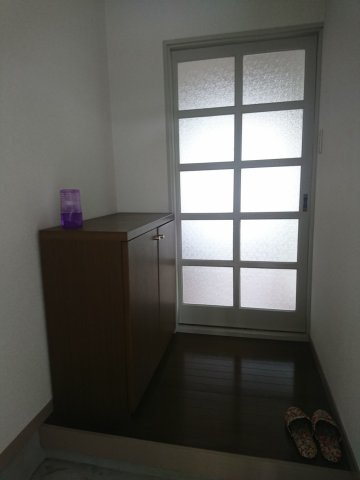 サバービアヨシヨ Ａの玄関|下駄箱もしっかりあります