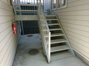 サバービアヨシヨ Ａのその他共用部分|階段上に屋根があり雪が積もりません！