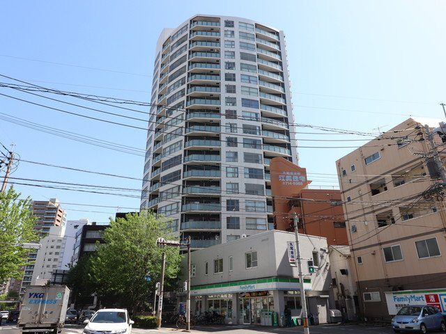 サムティ警固タワーの外観