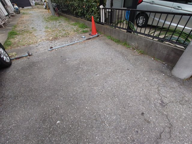 サンヒルズBの駐車場