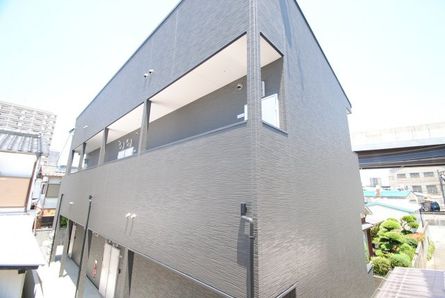 NEOCREST（ネオクレスト）の外観