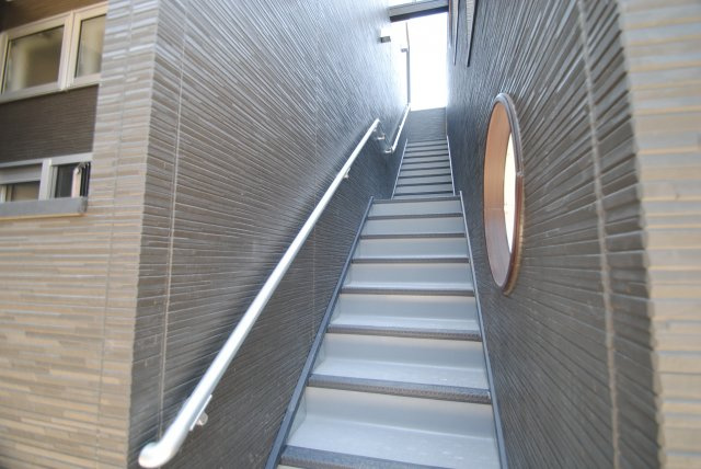 NEOCREST（ネオクレスト）の内装|手すり付階段（2F専用）