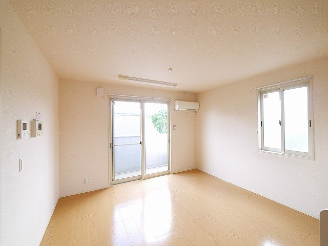 calme villageさいおんじの居間・リビング|こちらのリビングで趣味の時間をお楽しみください