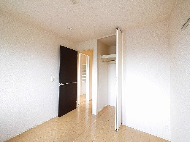 calme villageさいおんじの寝室|開放的な寝室です