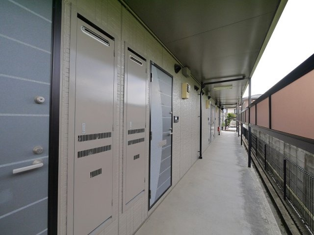 コンフォール奈良南のその他共用部分|綺麗な共用廊下。