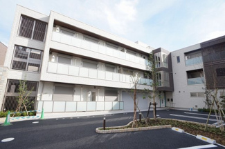 【外観】 | 日中は物静かであるながらも存在感ある堂々とした建物です。
