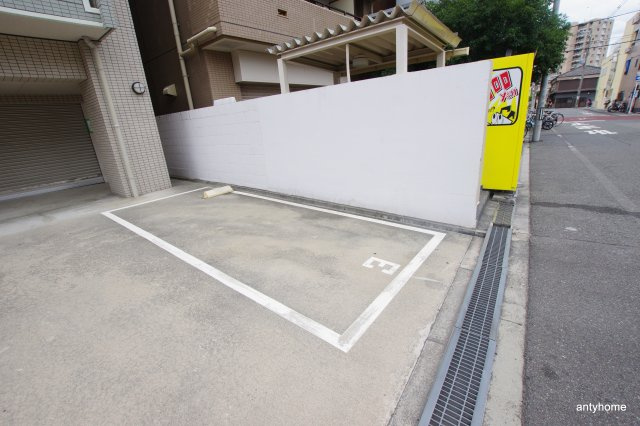 メゾンドヴィレ都島　仲介手数料無料の駐車場