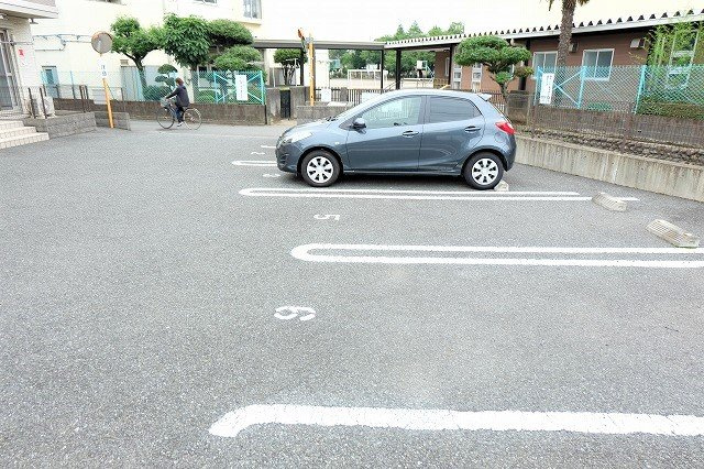 コンフォートの駐車場