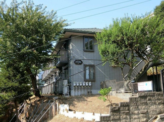 【外観】 | 小田急線「百合ヶ丘」駅徒歩5分！便利な立地の2階建てアパートです☆通勤通学はもちろん、お買い物やお出かけにもGood☆