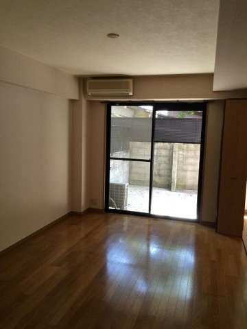 ルピエ警固の洋室