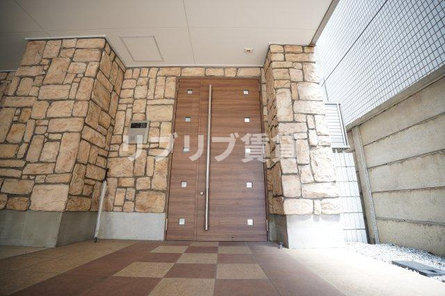 セゾン・ドゥ・ブランシェ千葉中央のエントランス