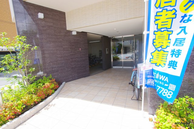 リフォルーチェ大阪城　仲介手数料無料のエントランス