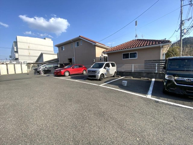 ウィステリアⅡの駐車場