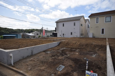 【外観】 | MLH石川２丁目４棟-NO.4【条件付売地（土地）】 | 陽当たり良好で、前面道路より高いためプライバシーも守れる住環境です☆湘南台までバスで１１分の湘南台駅圏内の分譲地です☆