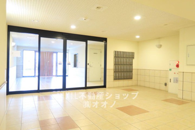 【エントランス】 | グリーンミユキ羽生　中古マンション　6階 | 内側からのエントランス