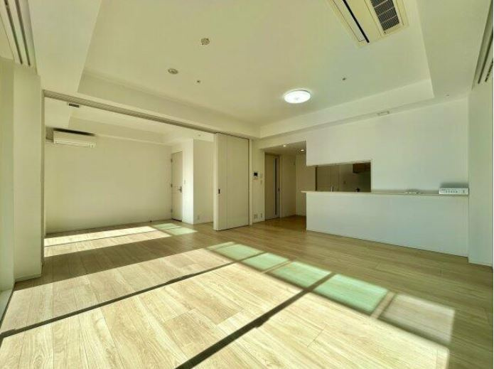 港区六本木３丁目の賃貸マンションの居間・リビング