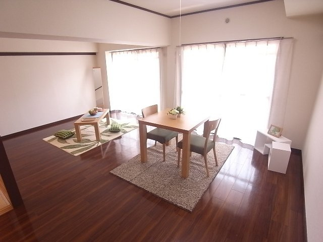 メゾンボヌール今泉の玄関