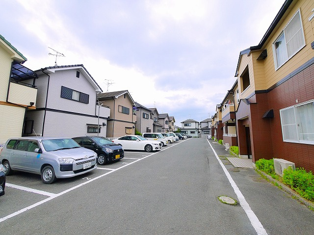 グローリーパレスの駐車場