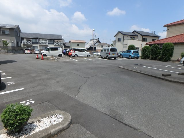コープ野村半田３号棟の駐車場