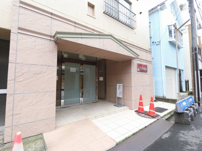 【エントランス】 | ジュネス伊勢佐木 | 横浜市営地下鉄ブルーライン「阪東橋」駅徒歩8分と好立地。