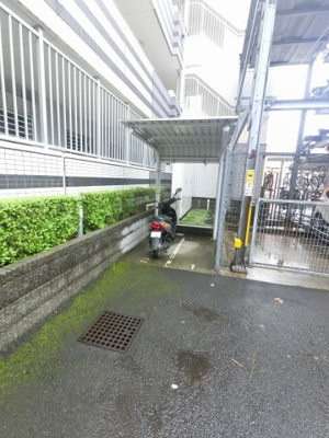 【その他共用部分】 | ベルドゥムール溝の口森林公園 | バイク置場