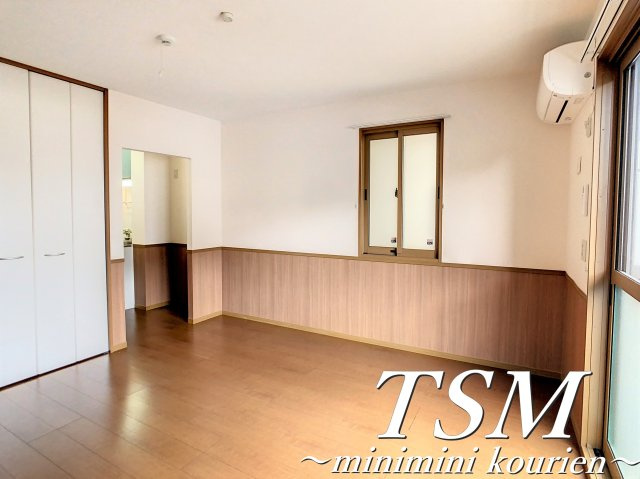 マ・メゾン寝屋川の洋室|洋室の奥にキッチンスペースがあります