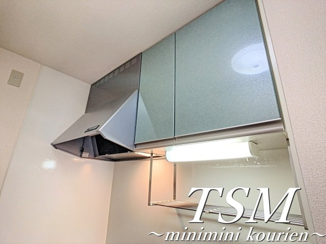 マ・メゾン寝屋川のキッチン|換気扇とキッチン上収納