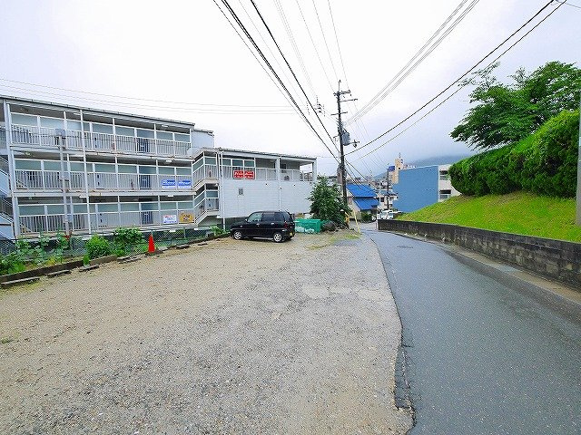 東有紀マンションの駐車場