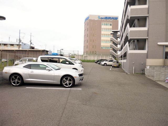 パレスマイセンの駐車場