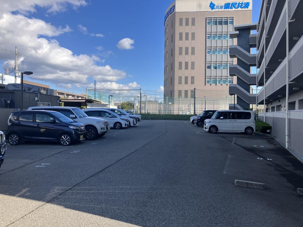 パレスマイセンの駐車場