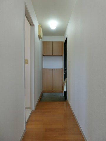 ファミーユ中野B棟の玄関