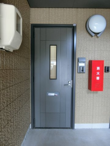 ファミーユ中野B棟の玄関