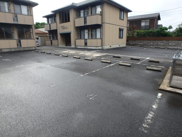 ファミーユ中野B棟の外観