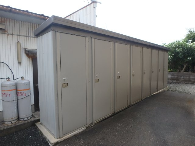 ファミーユ中野B棟の外観