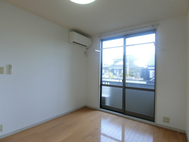 ファミーユ中野B棟の居間・リビング