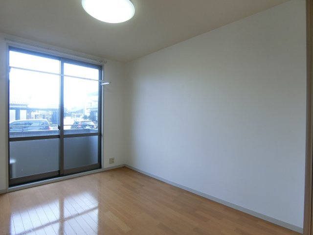 ファミーユ中野B棟の居間・リビング