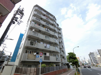 【外観】 | 南東・南西角部屋につき日照・採光良好。廊下側も人通りが少なくプライバシーを保てます♪