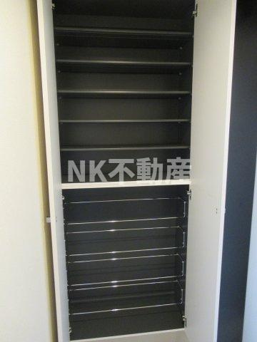 【玄関】 | ヘーベルメゾン長瀬（長瀬賃貸） | シューズボックスです