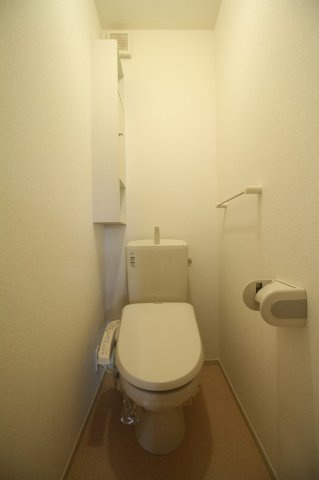 ブランシェントAのトイレ|ゆったりとした空間のトイレです