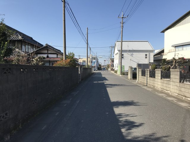 鴻巣市広田の売地の前面道路含む現地写真
