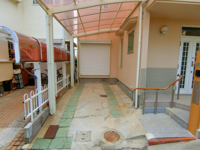 東池尻三丁目戸建の駐車場