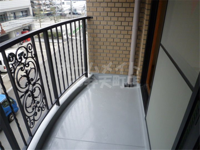 【バルコニー】 | 外からの目が気にならないバルコニーで洗濯物が干せます