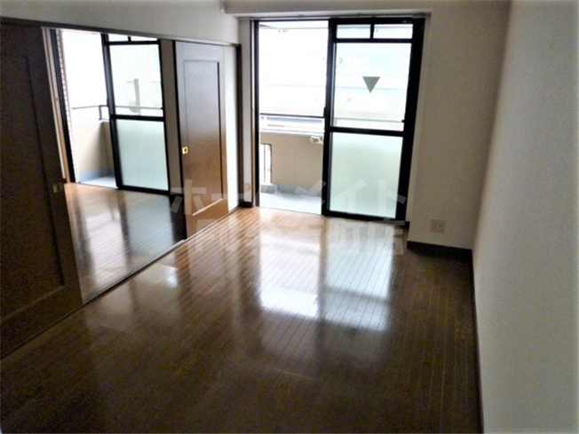 【寝室】 | 広くて明るい寝室