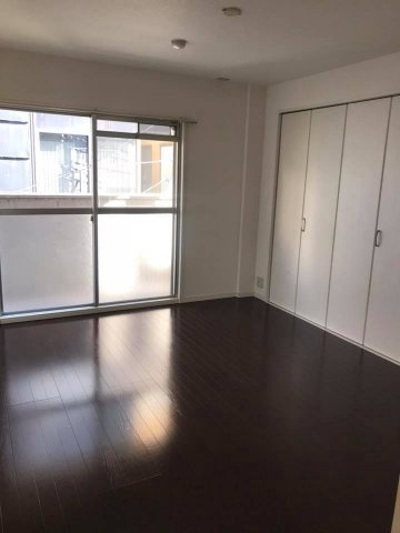 エリーナプラザ天神南の洋室|（居住中のため画像は別号室のものです）