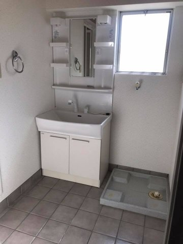 エリーナプラザ天神南の独立洗面台|（居住中のため画像は別号室のものです）