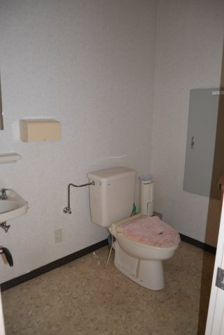 津山市吹屋町　売店舗事務所（アイ・ふきや）のトイレ