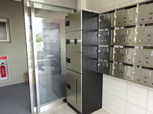 総社市清音上中島の賃貸マンションのその他共用部分|宅配ボックス